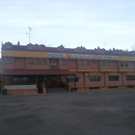 Hostal Botafumeiro Mota del Marques Екстер'єр фото