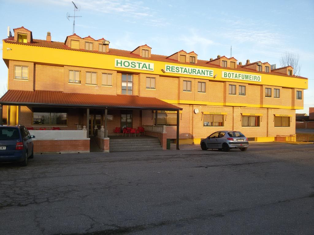 Hostal Botafumeiro Mota del Marques Екстер'єр фото