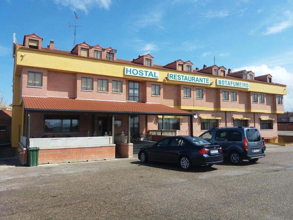 Hostal Botafumeiro Mota del Marques Екстер'єр фото
