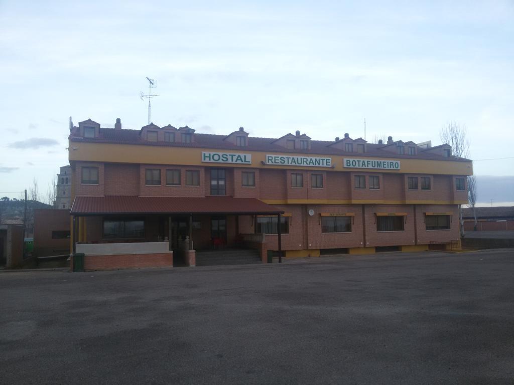 Hostal Botafumeiro Mota del Marques Екстер'єр фото